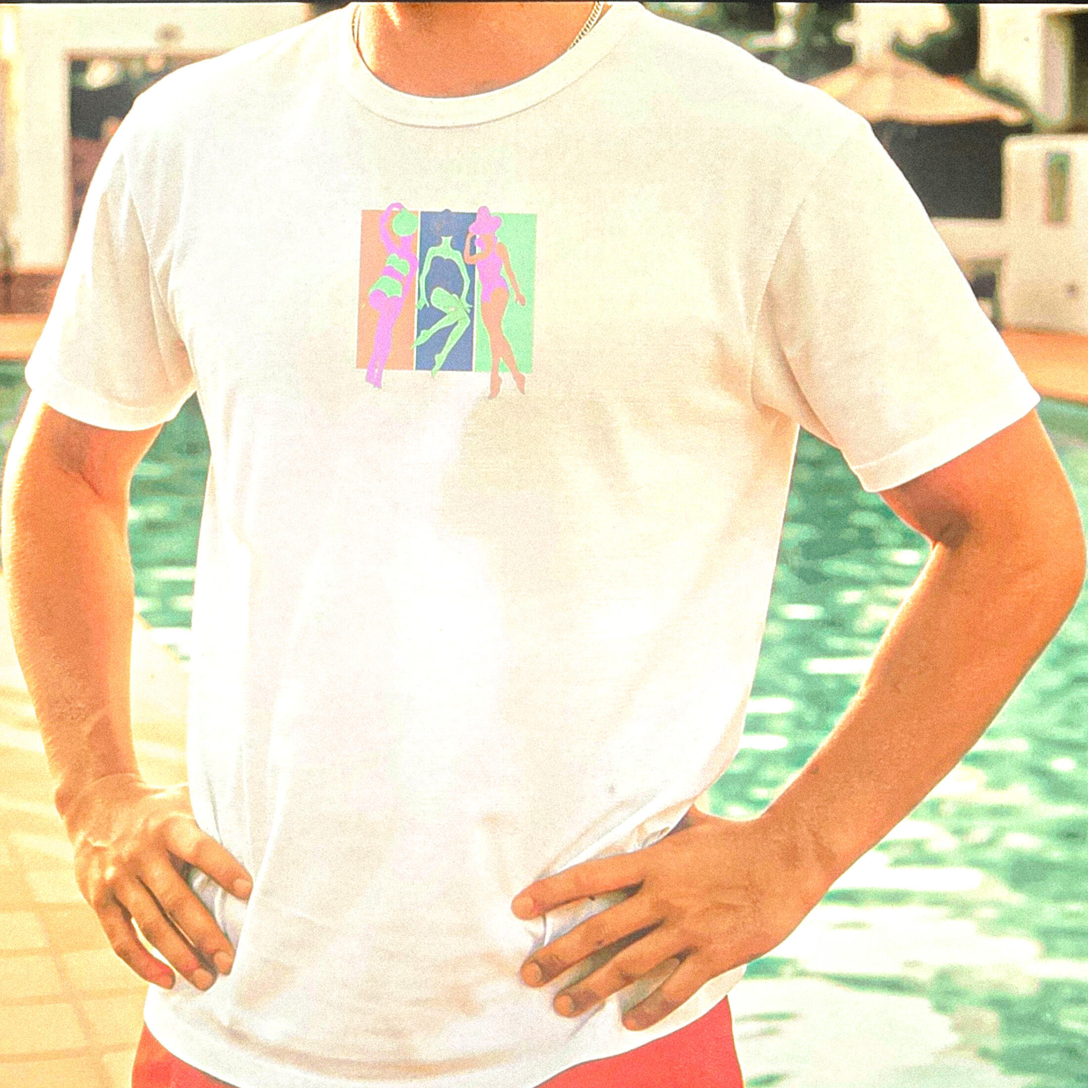 Ladies Sunbathing on Towels Loose Tee